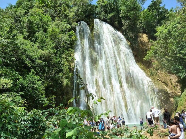 Aux prix locaux tours, La cascade d'El Limon de samana.