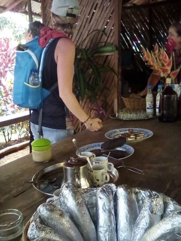 Aux prix locaux tours, dégustation de café coulé au feu de bois, chez les cultivateurs.